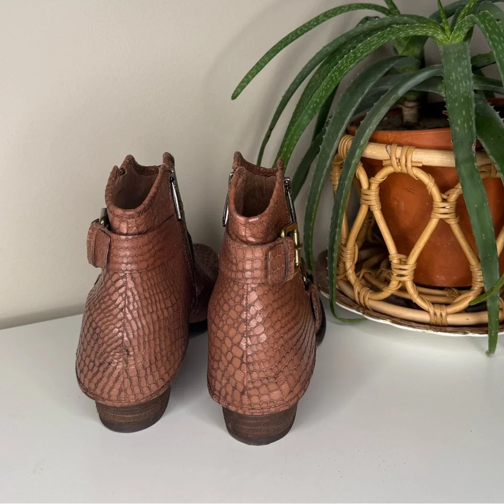 Donald J Pliner Dalis Western Couture Ankle Boots Snakeskin Embossed Leather 8M - Picture 2 of 10